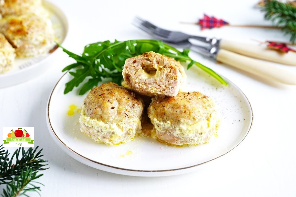 Куриные шарики с сыром внутри в сливках на праздничный стол