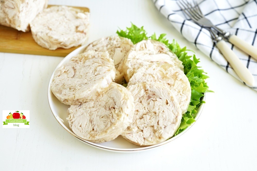 Куриный рулет в бутылке с желатином
