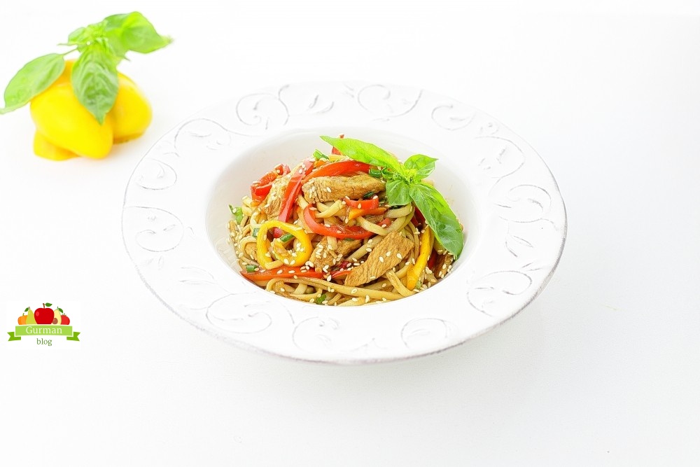 Лапша удон с курицей и овощами: классический рецепт