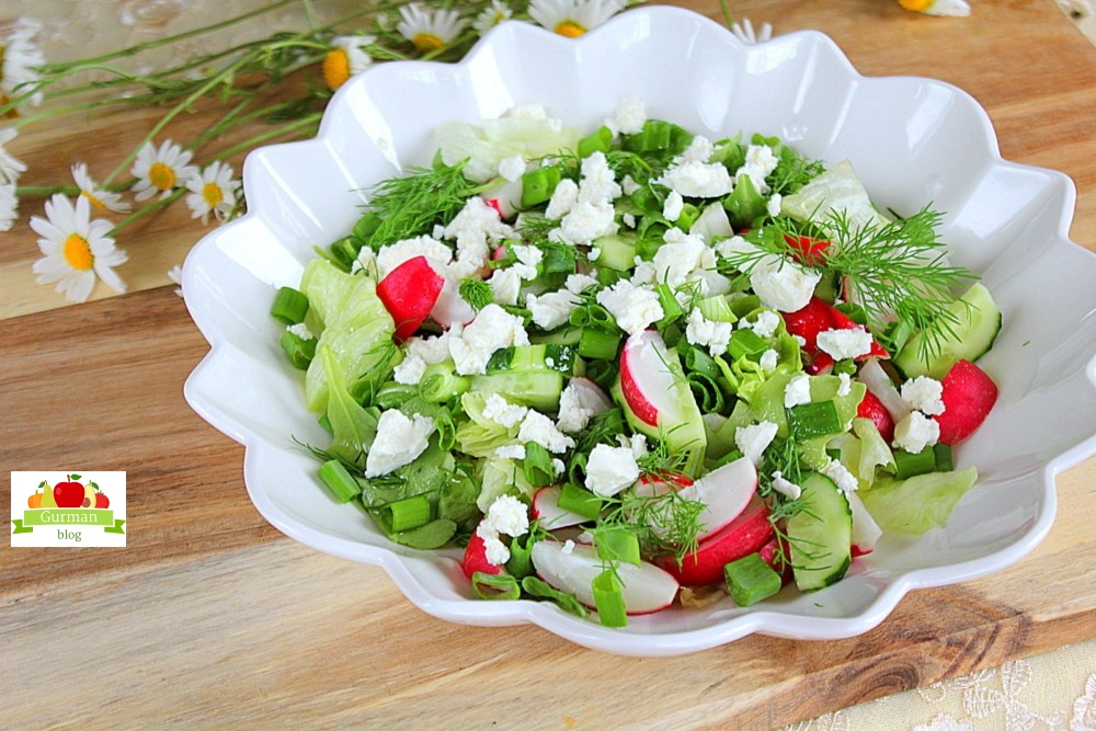 Легкий салат с редисом и фетакой