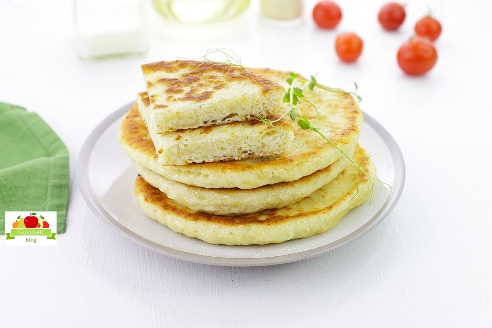 Лепешки с сыром на сковороде