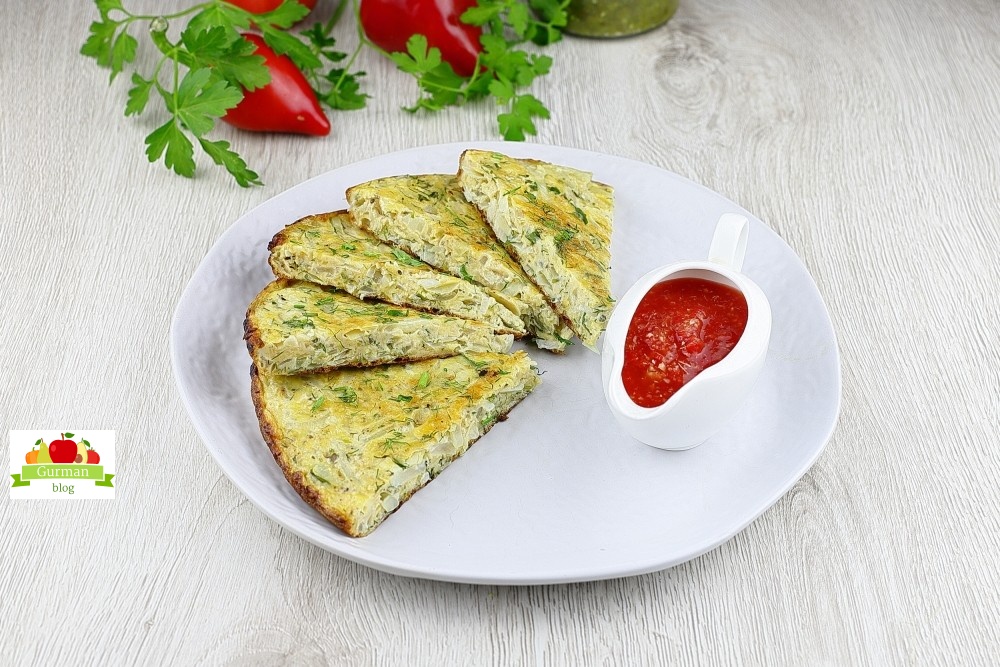 Луковая лепешка на сковороде: простой рецепт