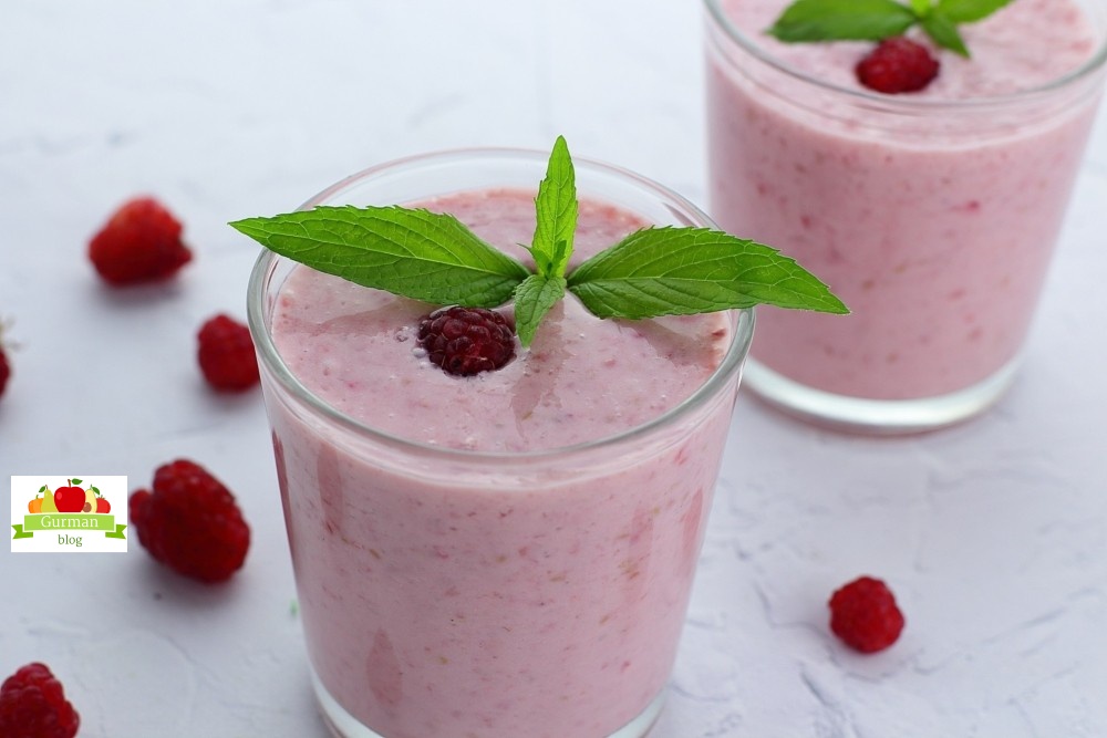 Малиновый коктейль из трех ингредиентов