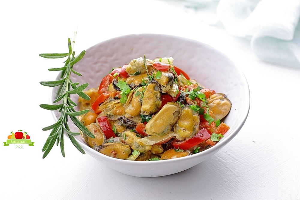 Мидии в чесночном соусе на сковороде: рецепт классический