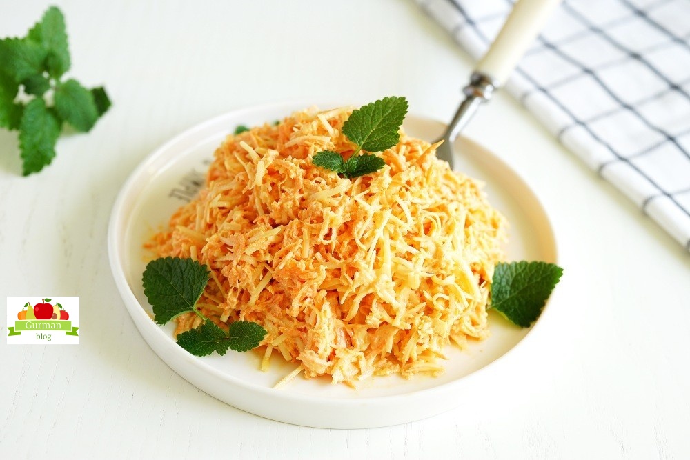 Морковь с чесноком, сыром и майонезом
