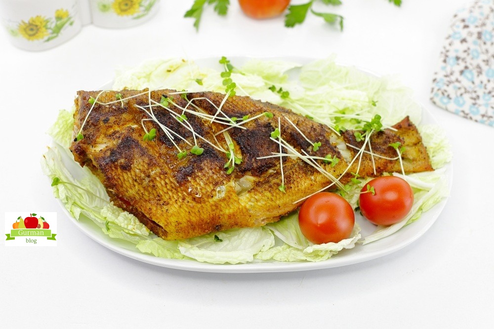 Морской окунь на сковороде