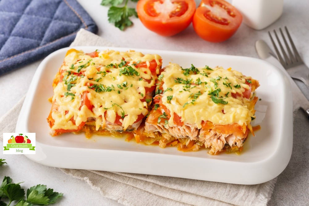 Нежная горбуша  с овощами в духовке