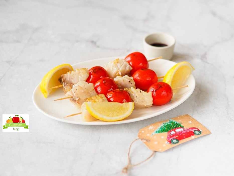 Низкокалорийная треска на шпажках на Новый год