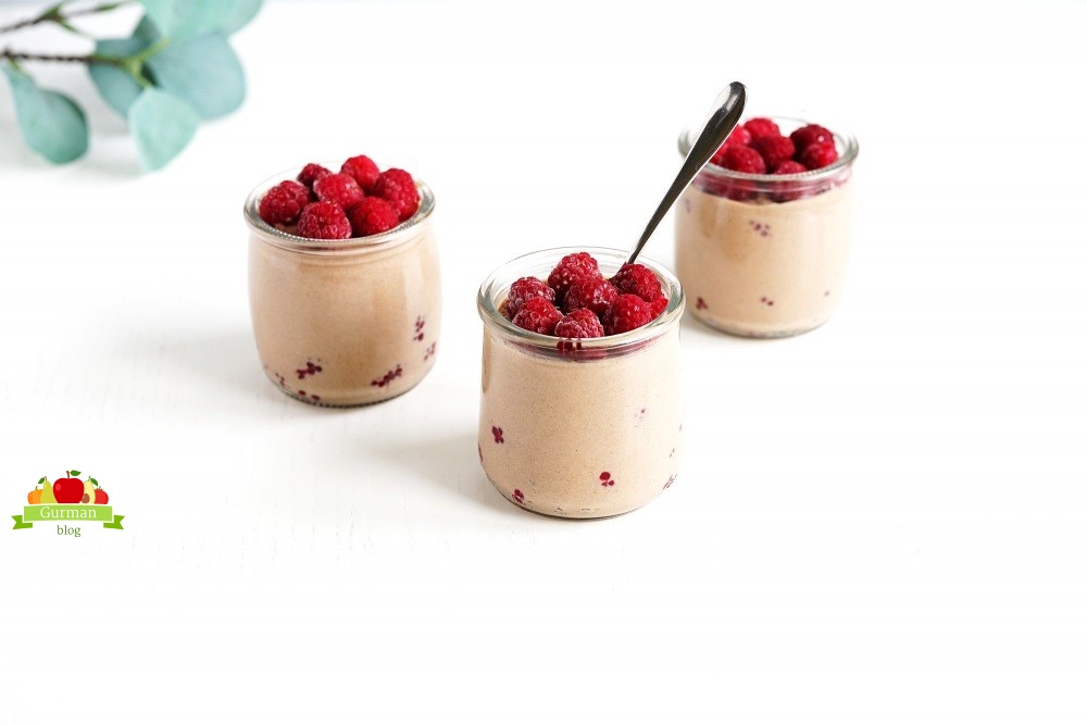 Низкокалорийный десерт – шоколадный мусс с цикорием и малиной