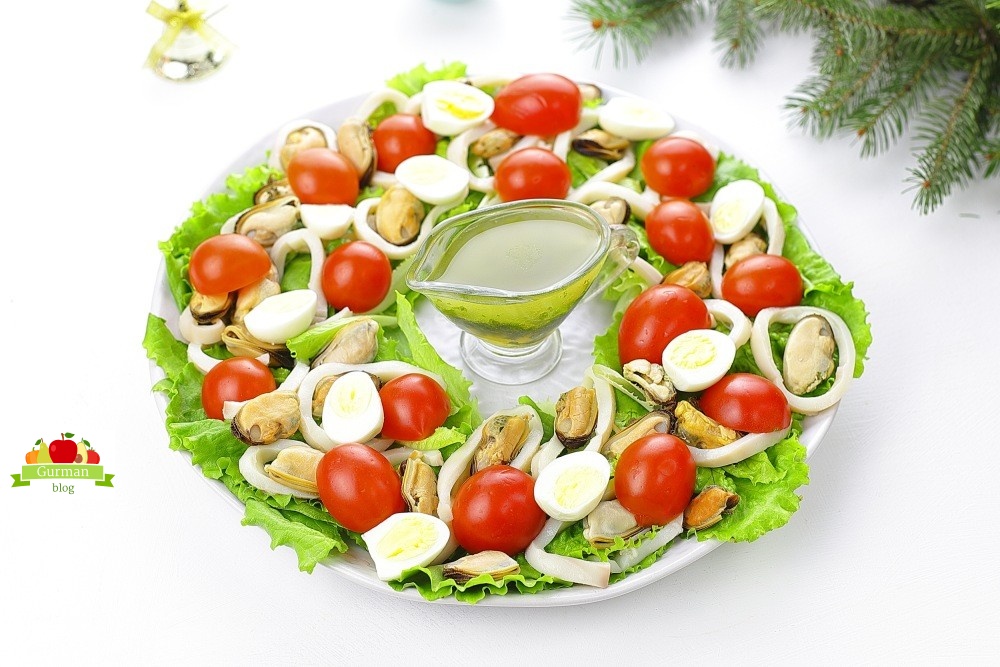 Новогодний салат с кальмарами