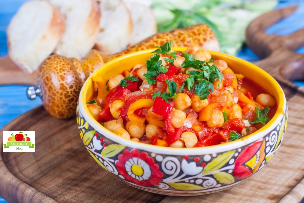 Нут с перцем и томатами постный