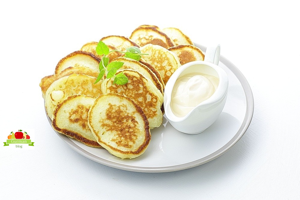 Оладьи на кислом молоке и дрожжах