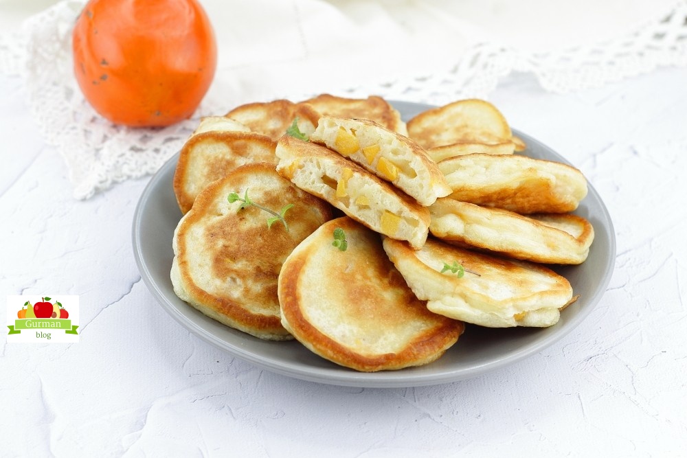 Оладьи с хурмой на кефире