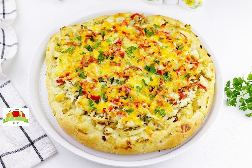 Открытый пирог с рыбой из дрожжевого теста в духовке