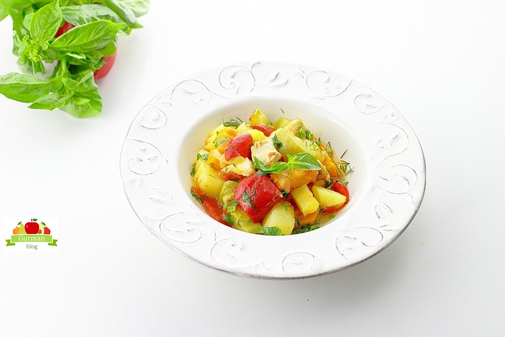 Овощное рагу с курицей в мультиварке