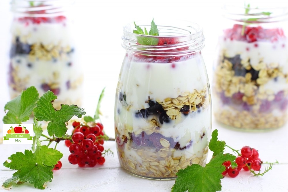 Овсянка с ягодами