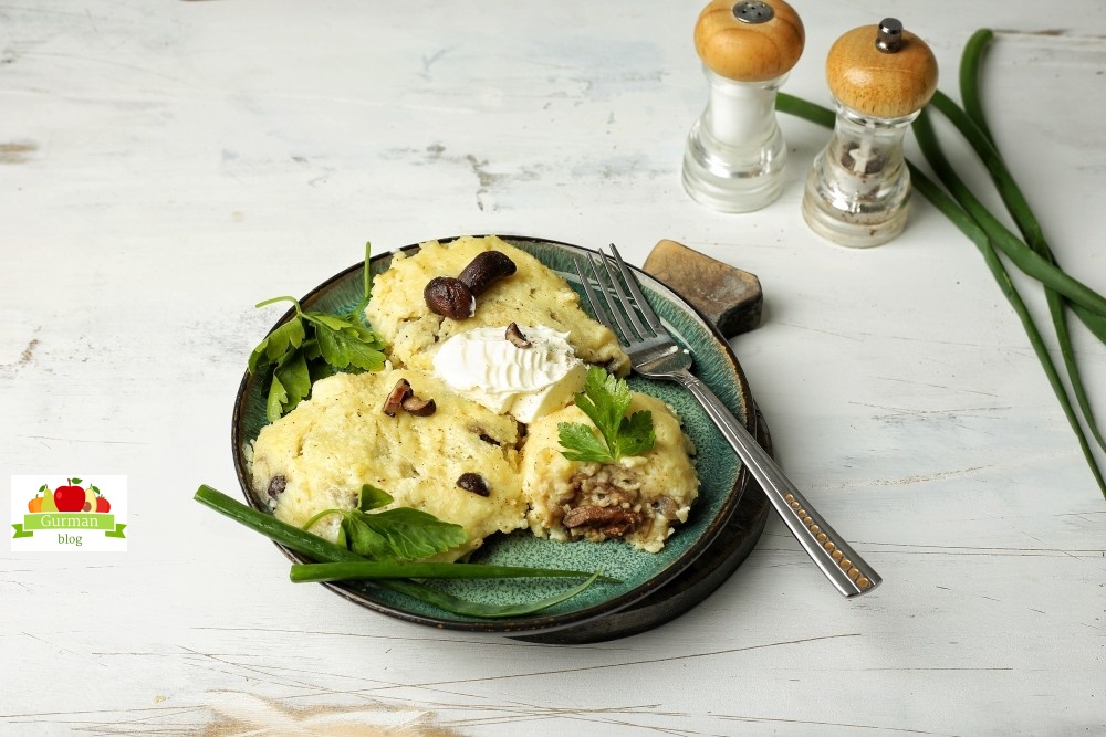 Паровые картофельные зразы с лесными грибами