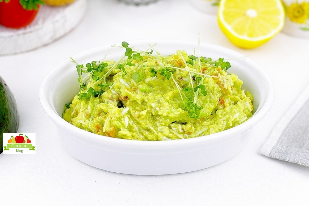 Паста из авокадо для бутербродов