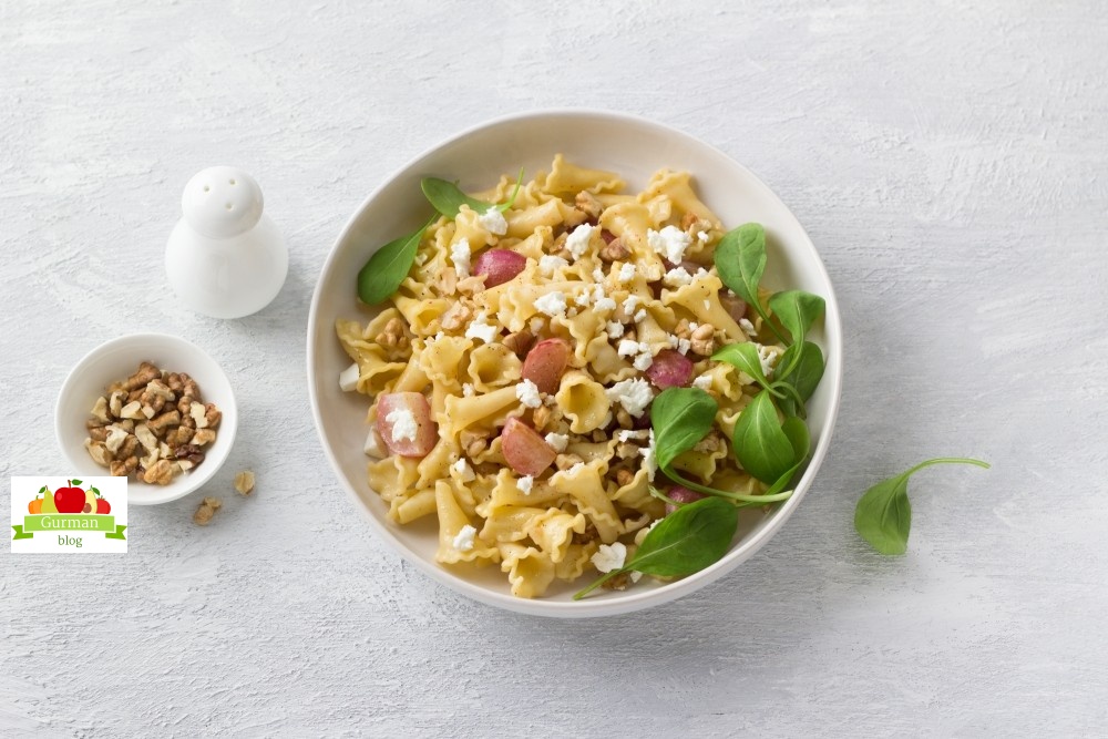 Паста с фетой и редисом