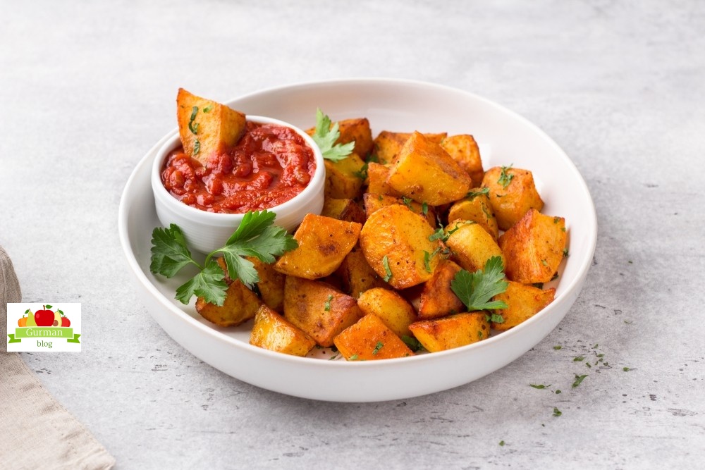 Пататас бравас – испанская картошка с томатным соусом