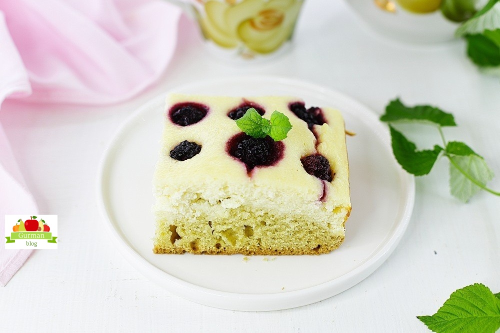 Пирог с ежевикой и творогом в духовке