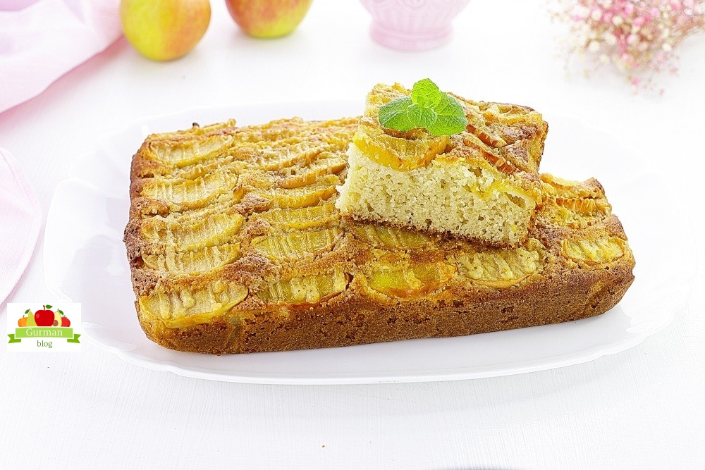 Пирог с манкой в духовке