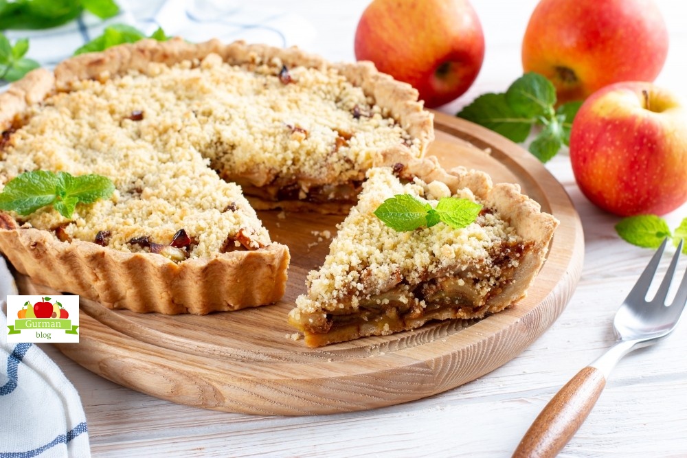 Пирог с яблоками и сгущенкой