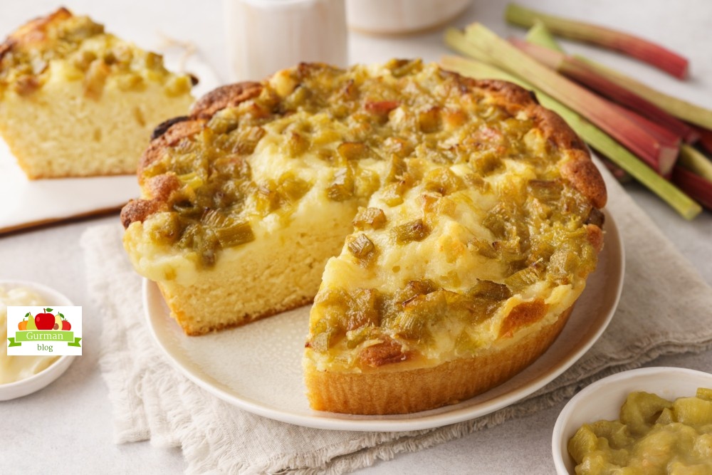 Пирог с заварным кремом и ревенем