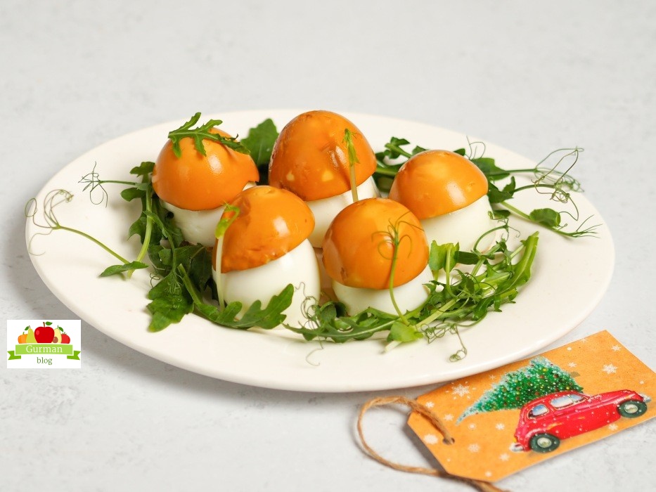 Праздничная закуска “Грибочки” – яйца, фаршированные тунцом