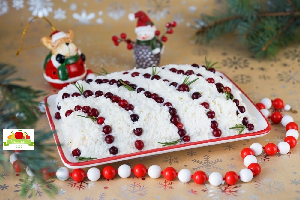 Праздничный салат “Бусы на снегу”