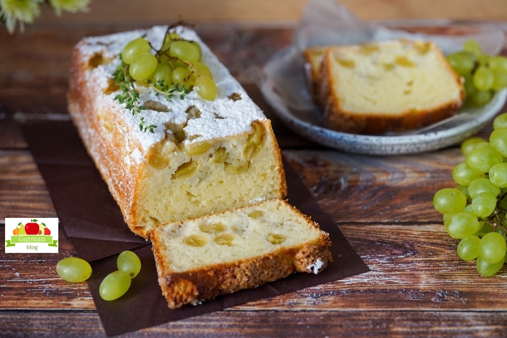 Простой кекс с виноградом