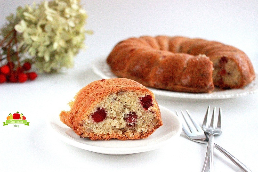 Простой пирог с клюквой в духовке