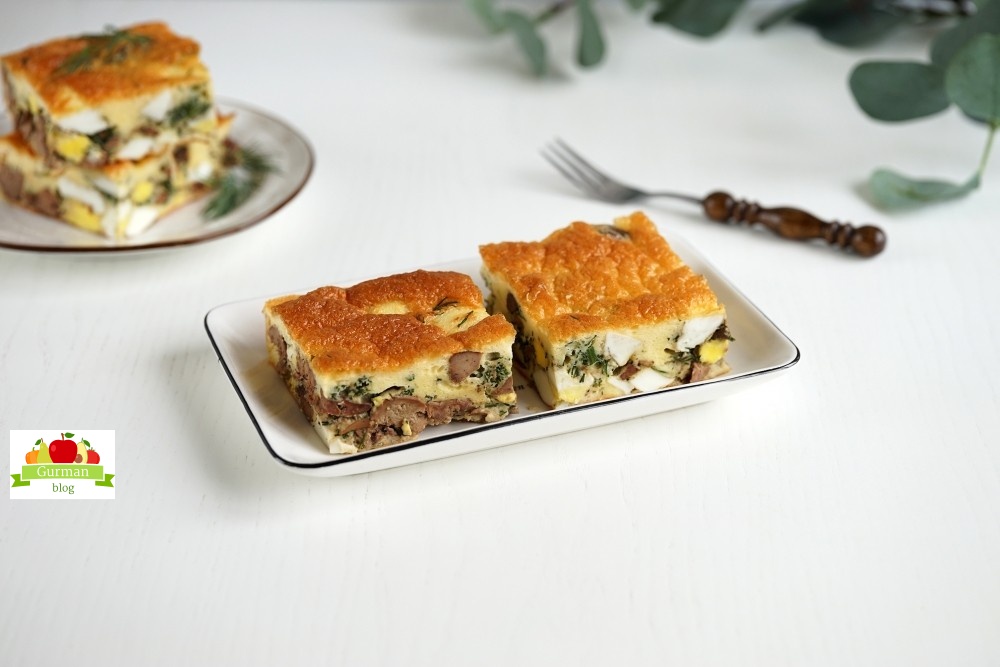 Простой пирог с печенью и яйцом