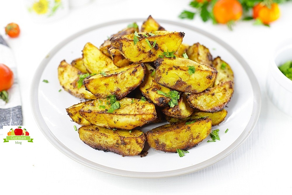 Пряная картошка по-деревенски в духовке