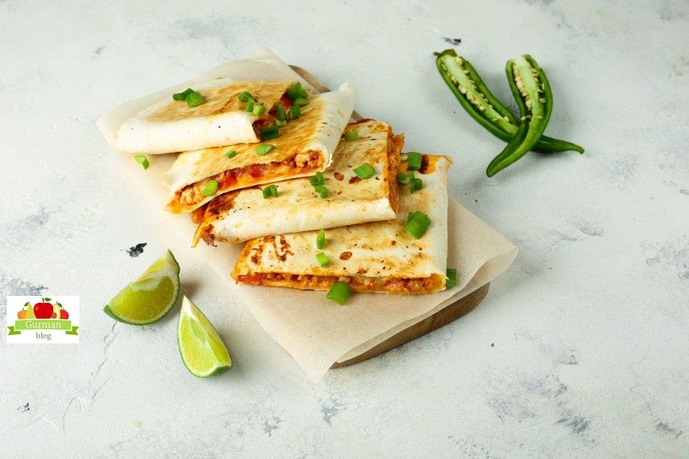 Пряная кесадилья с курицей