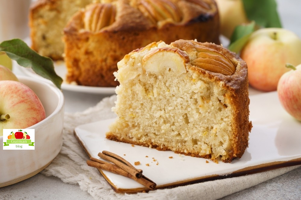 Пышный яблочный пирог с корицей