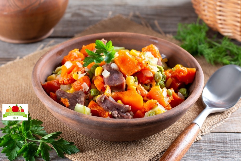 Рагу из свиного языка с тыквой