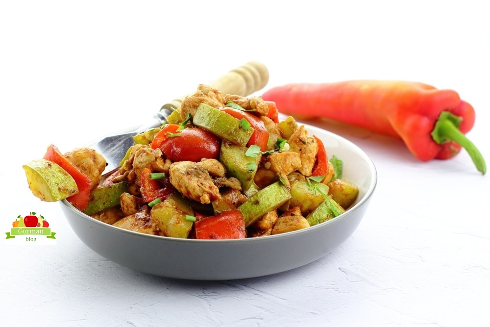 Рагу с курицей и кабачком