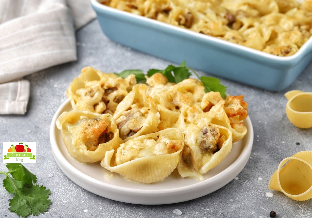 Ракушки с курицей и грибами в сливочном соусе
