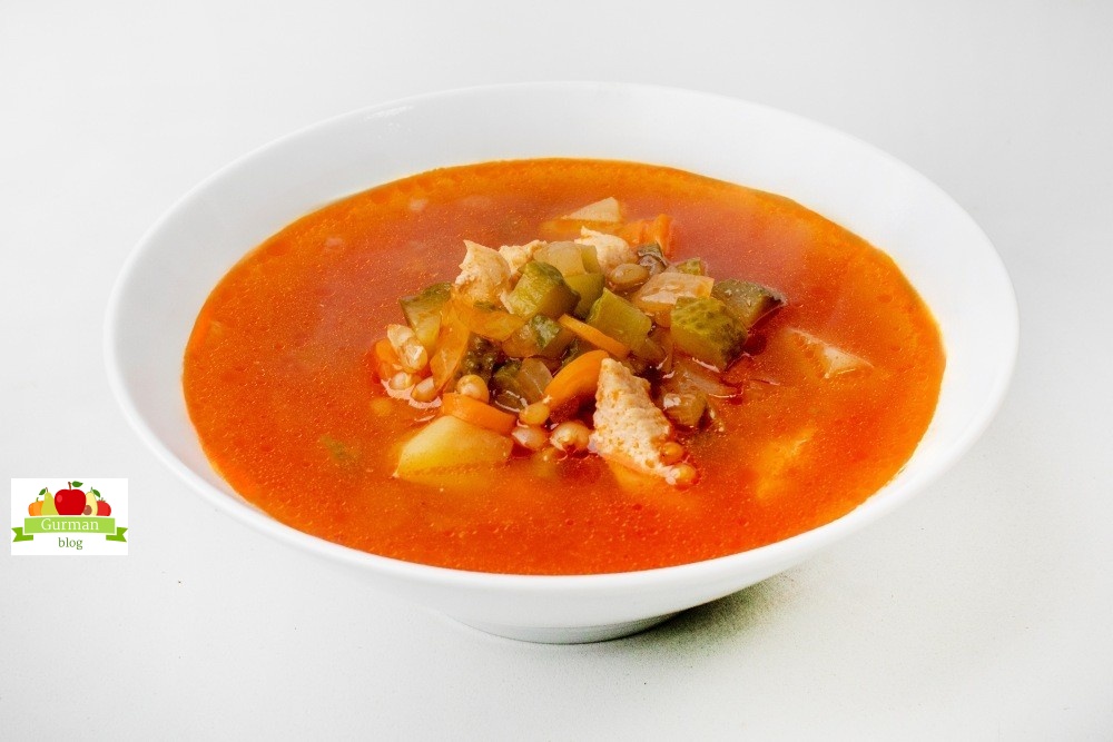 Рассольник с томатной пастой и перловкой