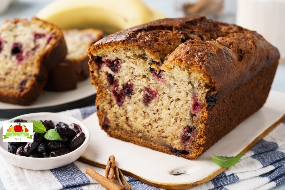 Рассыпчатый кекс с жимолостью