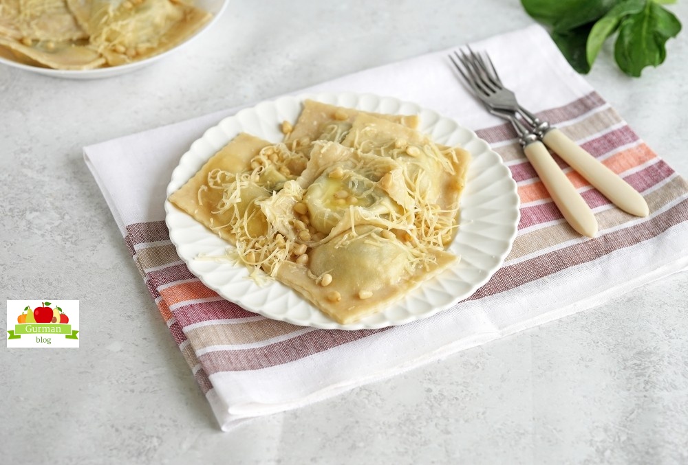 Равиоли со шпинатом и адыгейским сыром