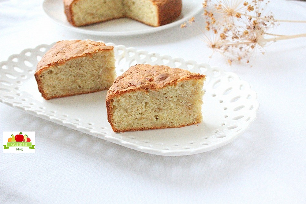 Рецепт бисквита в духовке с яблоками