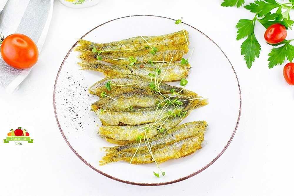 Рецепт жареной мойвы на сковороде в муке с корочкой