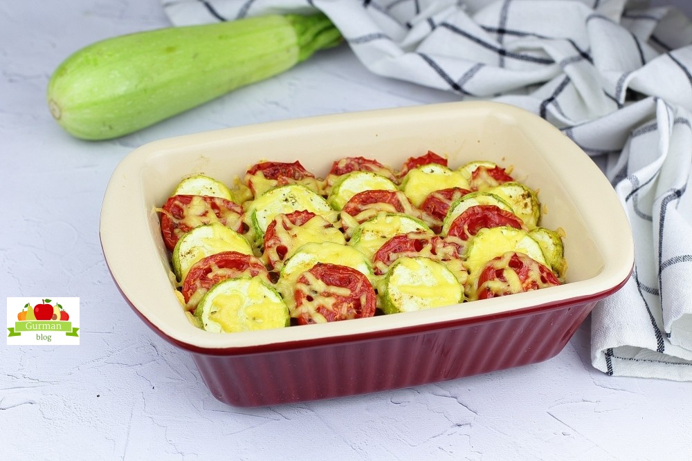 Рисовая запеканка с кабачками и помидорами