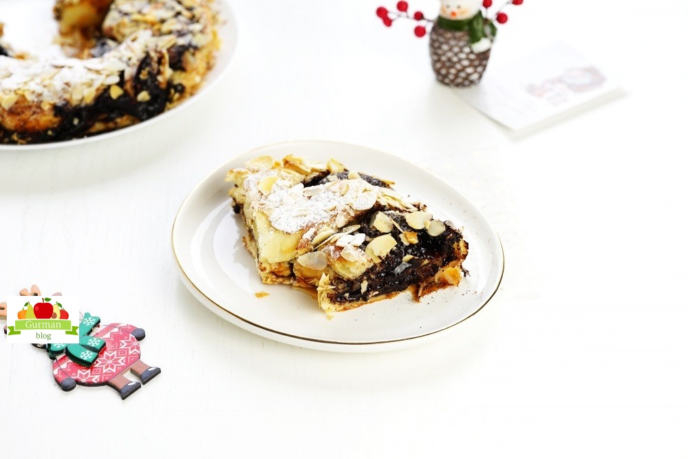 Рождественский венок из слоёного теста