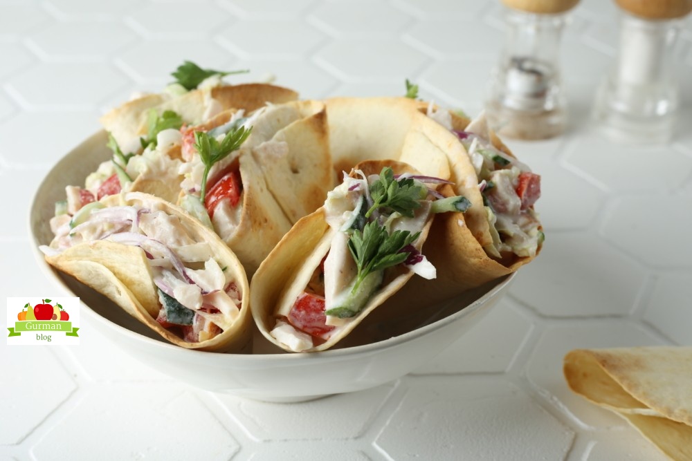 Рожки с копченой курицей и овощами