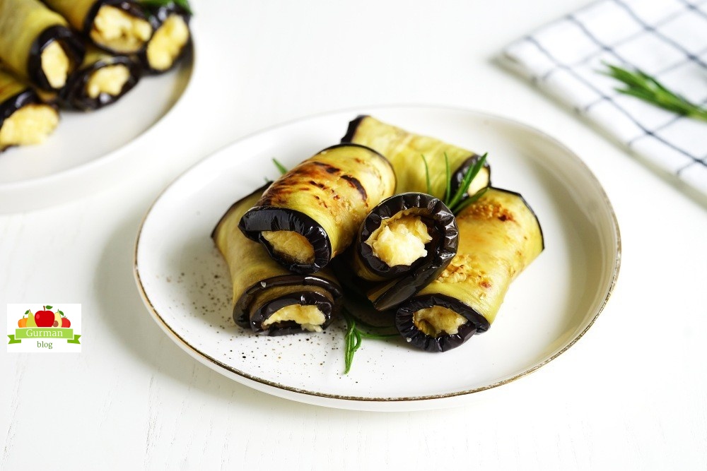 Рулетики из баклажанов с сыром