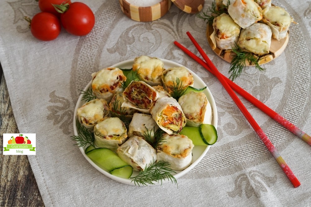 Рулетики из лаваша с картофелем, болгарским перцем и сыром
