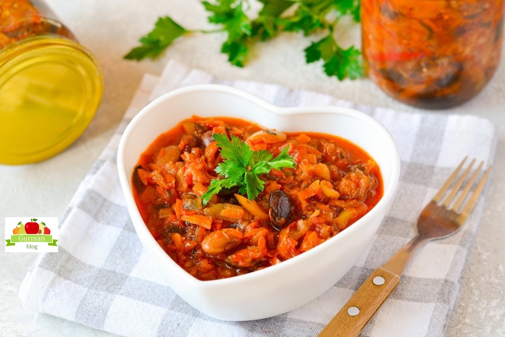 Салат из баклажан с фасолью на зиму